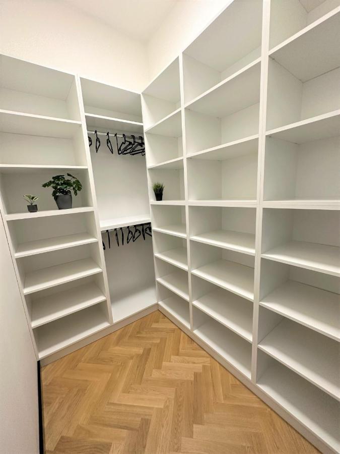 Luxury 100M2 Loft Design-Apartment At Wawel + Netflix كراكوفيا المظهر الخارجي الصورة
